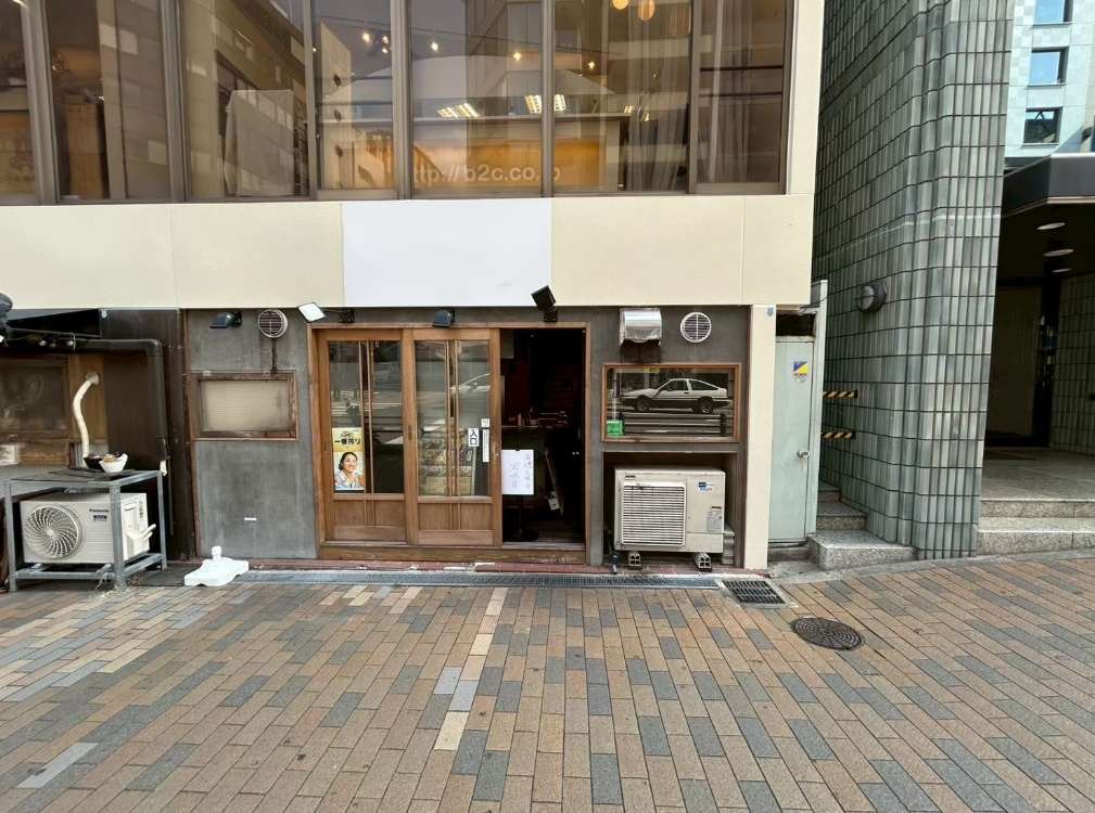 【神戸市中央区】阪急三ノ宮と元町駅両方利用可能／生田新道沿いの鉄板焼き居抜物件／10坪